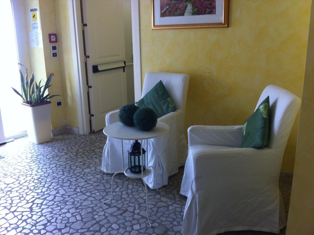 Hotel Capital Cupra Marittima Buitenkant foto