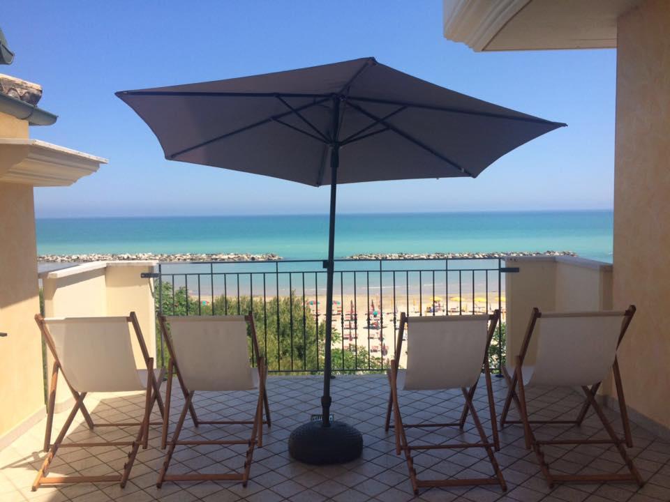 Hotel Capital Cupra Marittima Buitenkant foto