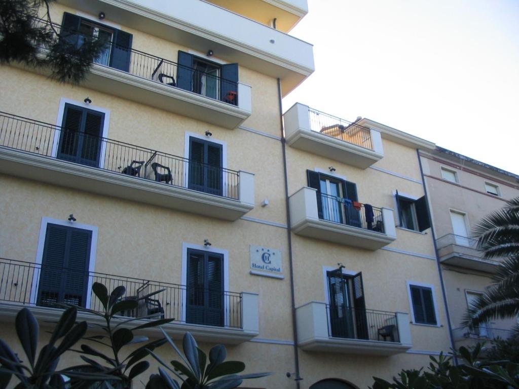 Hotel Capital Cupra Marittima Buitenkant foto