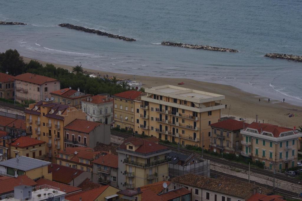 Hotel Capital Cupra Marittima Buitenkant foto