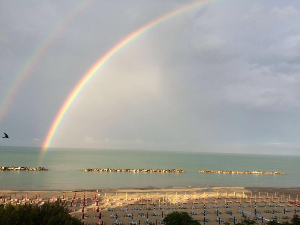 Hotel Capital Cupra Marittima Buitenkant foto