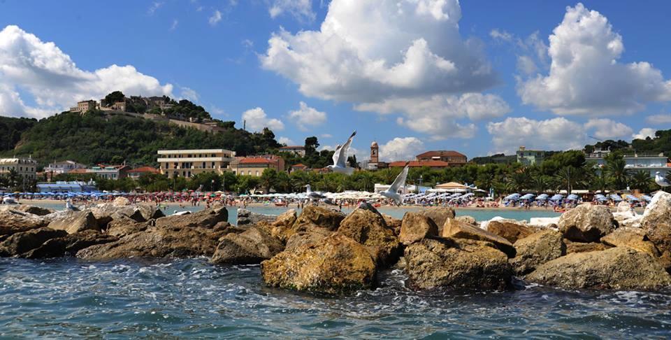 Hotel Capital Cupra Marittima Buitenkant foto